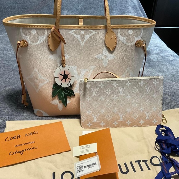 Louis Vuitton Neverfull MM  By the Pool w/ Pouch in Brume Mist color - Picture 7 of 15